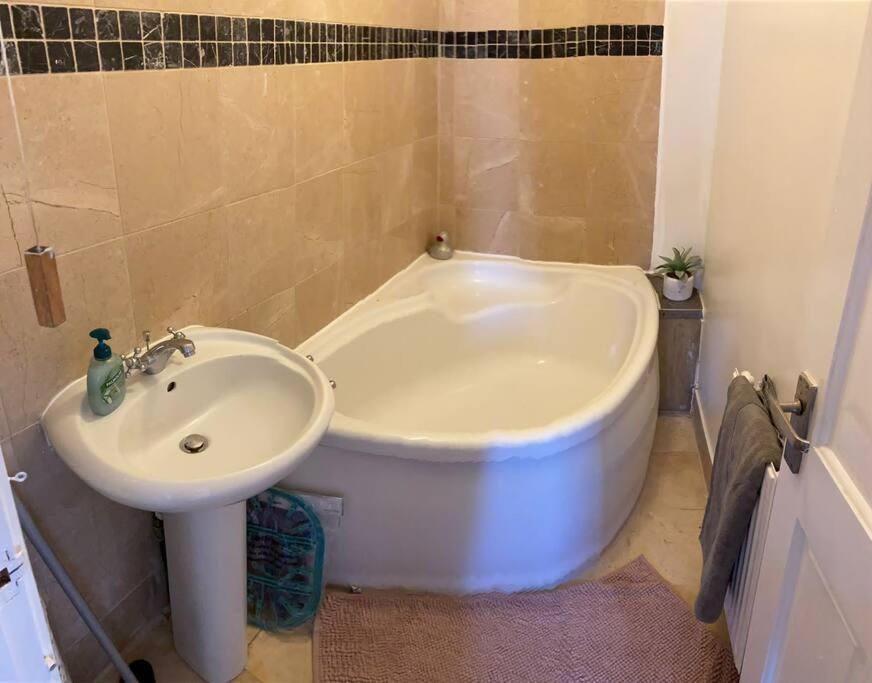 3 Double Bedroomed Flat, Acton. London, Uk Esterno foto