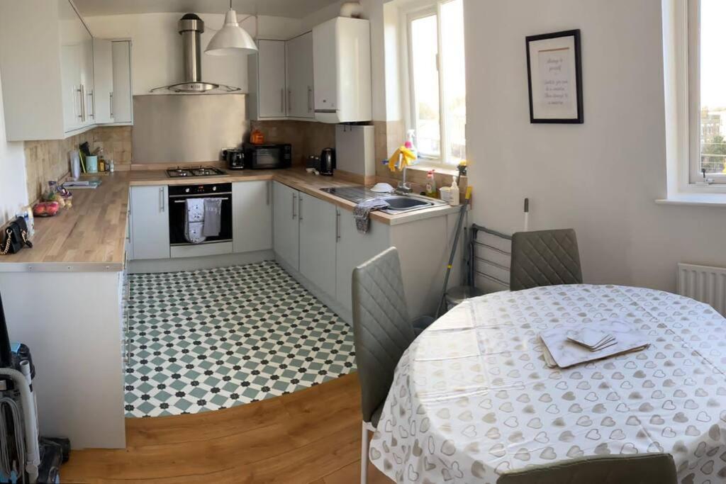 3 Double Bedroomed Flat, Acton. London, Uk Esterno foto